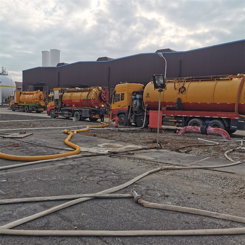 潭门镇污水池清理